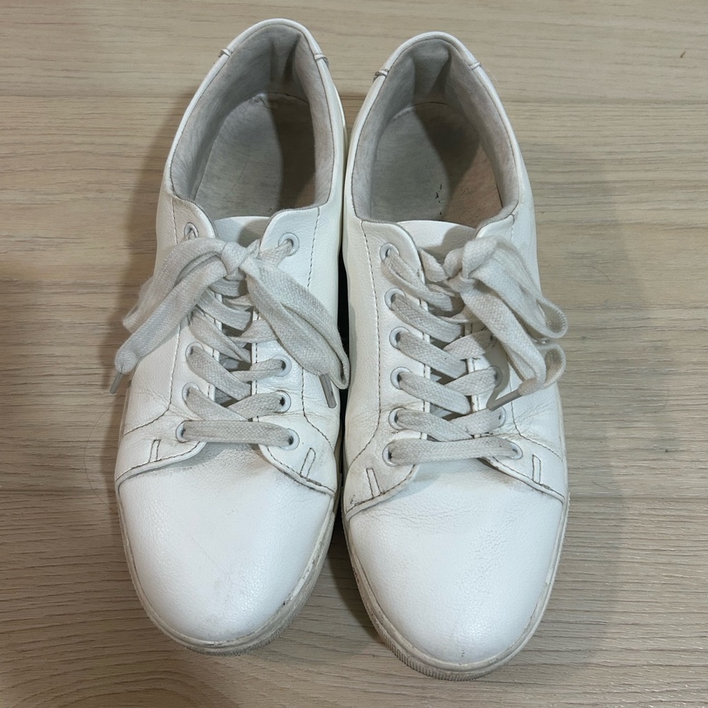 Everyday sneaker